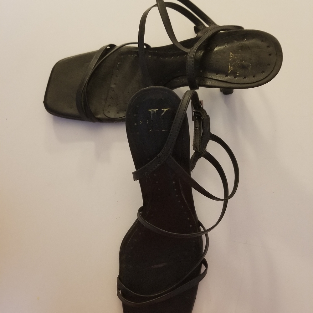 Sandals with heels for woman.  Size: 6.from brazil